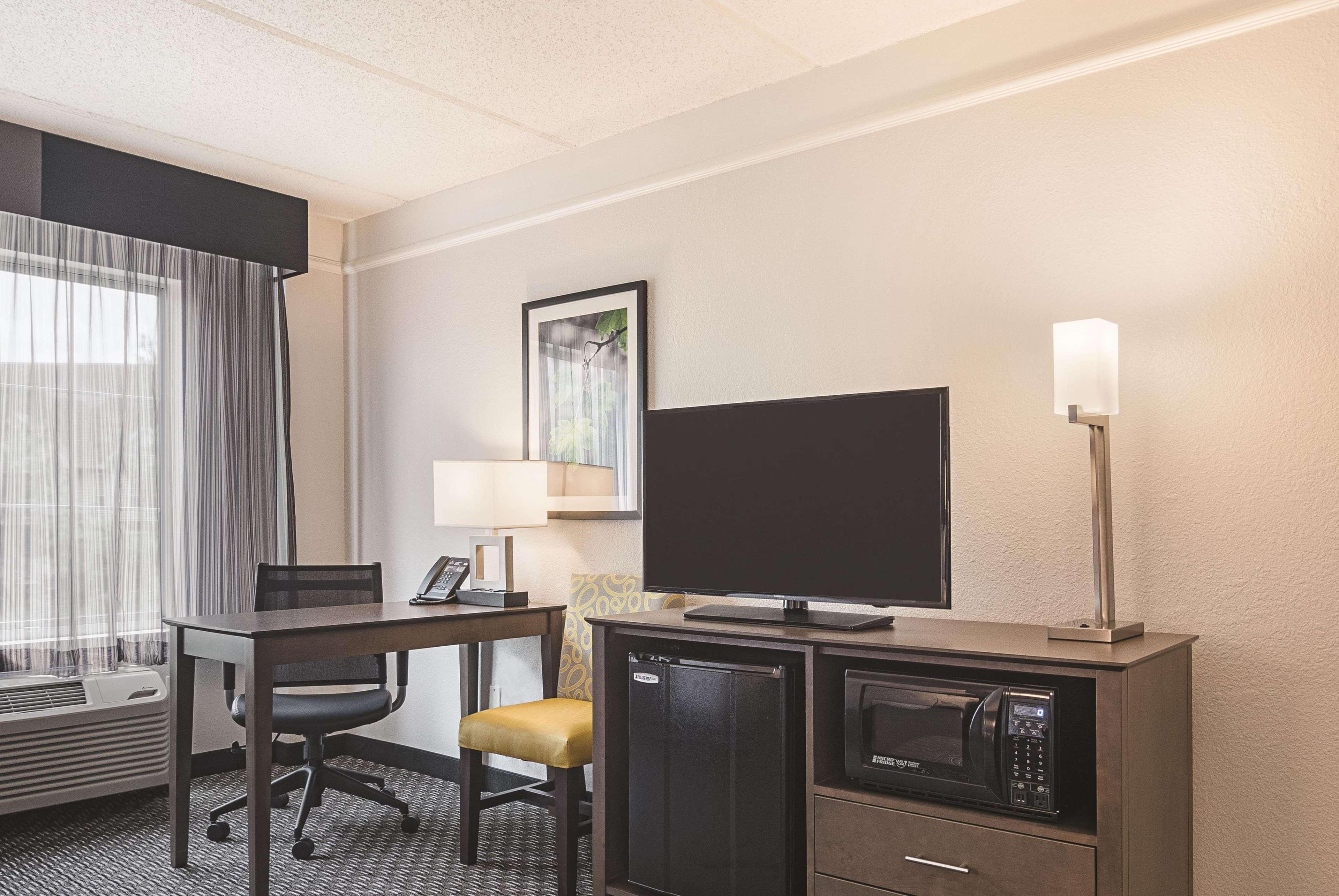 La Quinta By Wyndham Atlanta Perimeter Medical Sandy Springs Exterior foto