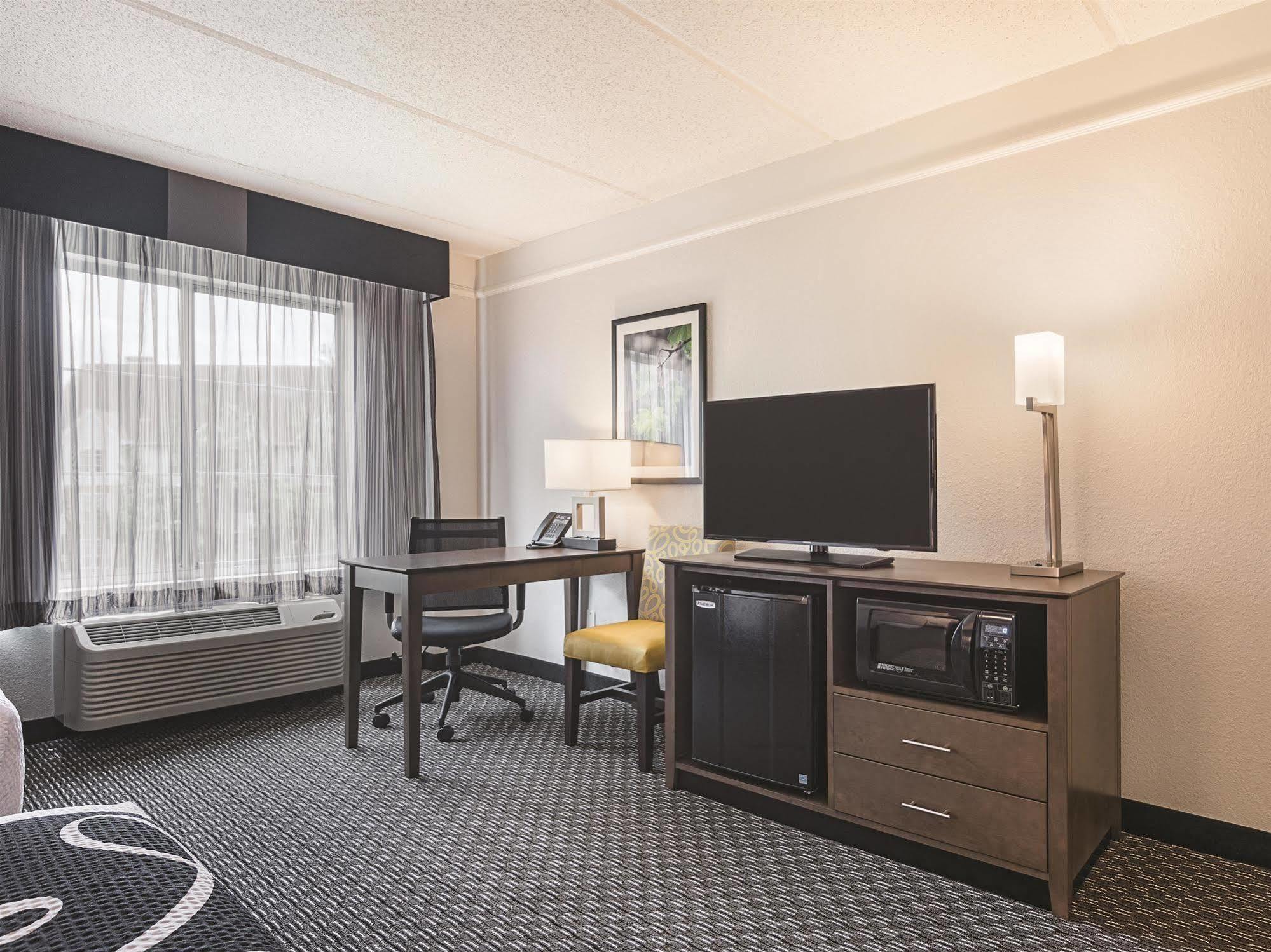 La Quinta By Wyndham Atlanta Perimeter Medical Sandy Springs Exterior foto